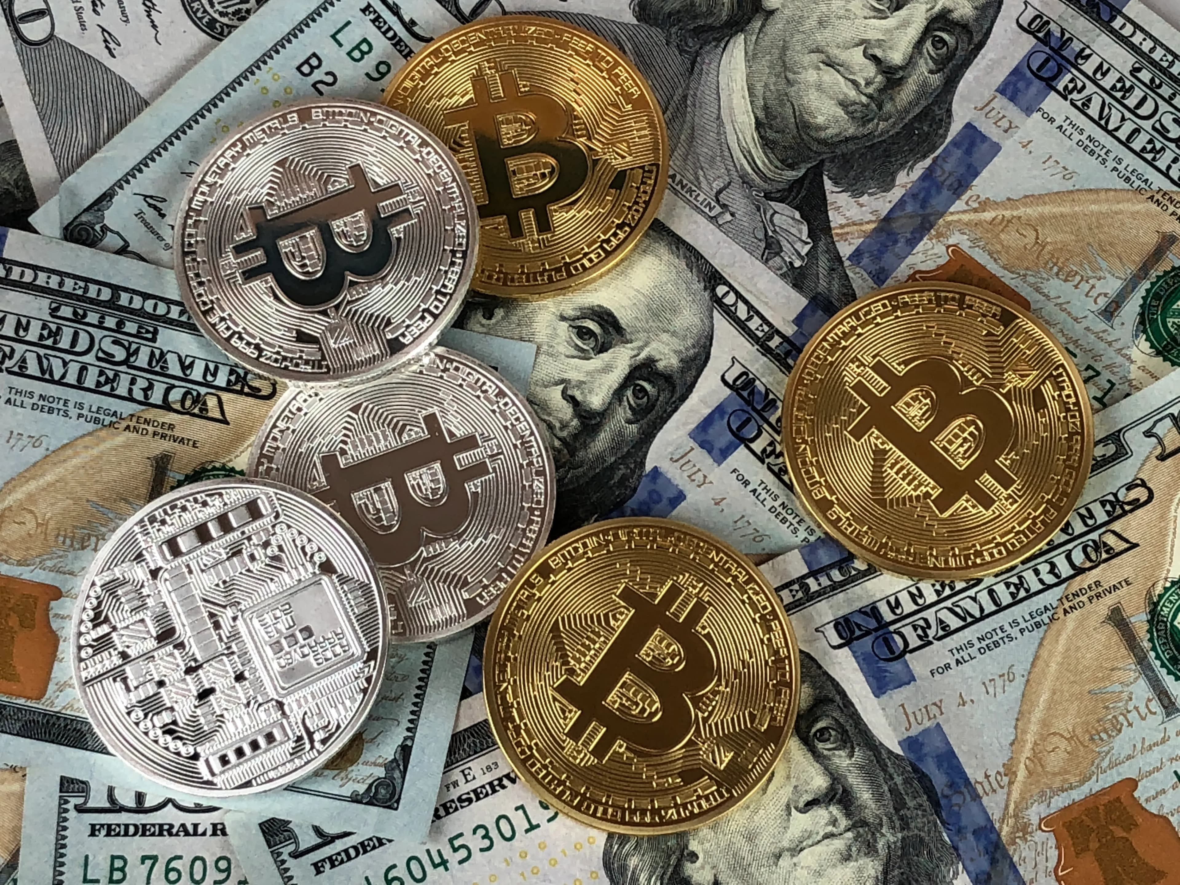 Gold and silver bars falling in value during a precious metals selloff in 2026