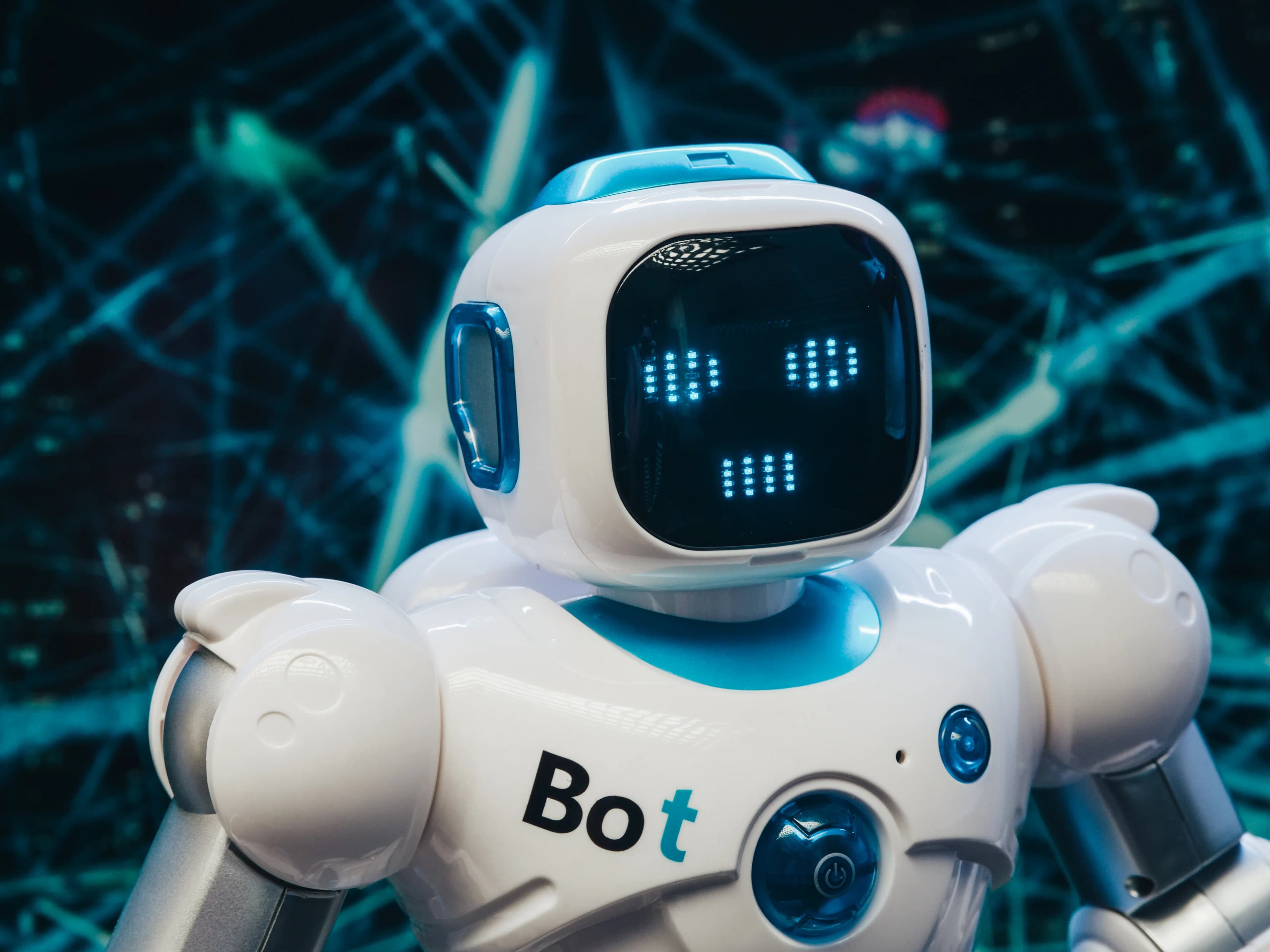 A friendly white AI robot assistant, representing Apples new AI-powered Siri